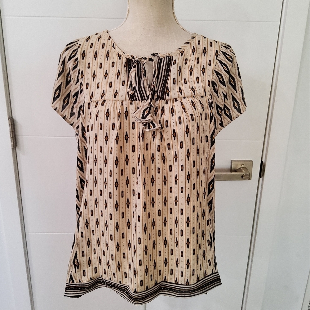 DR2 Patterned Cream and Black Top Size L